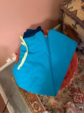 FIGS TECHNICAL COLLECTION in Bright Teal with Contrast Waist